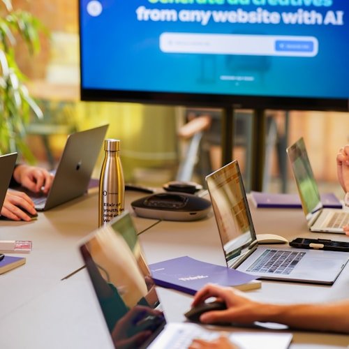 Parlot AI-powered logistics optimization - reducing delivery costs by 20% with smart route planning